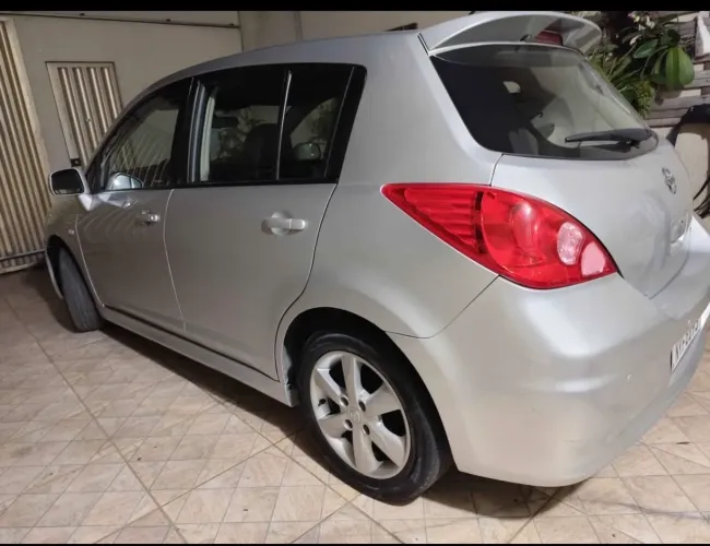 Nissan Tiida SL 1.8/1.8 Flex 16V Aut. 2013