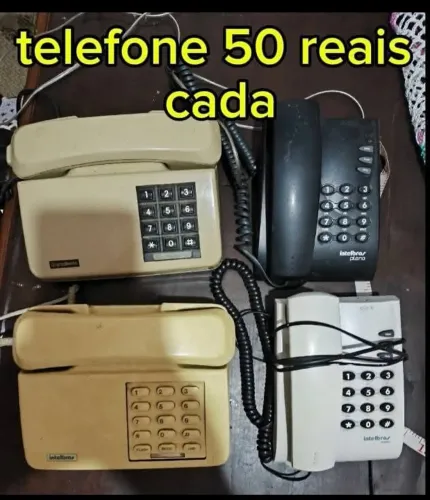 Telefones antigos 50 reais cada.