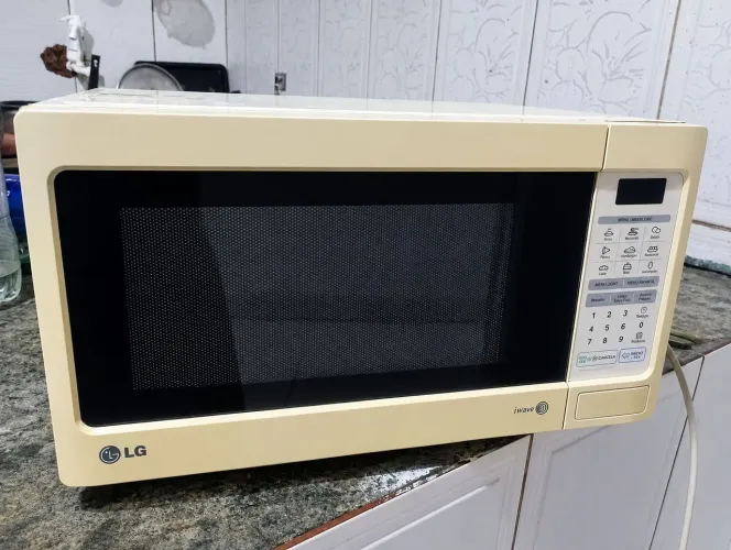 Microondas LG bem conservado