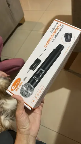 Microfone sem fio novo profissional
