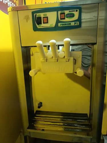 Vendo máquina de sorvete italianinha