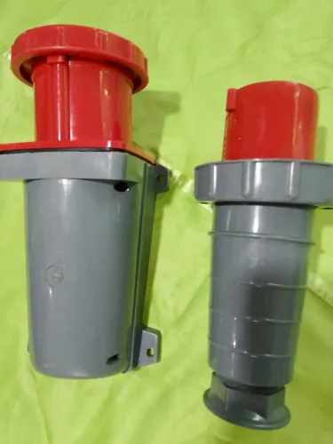 Tomada trifásico industrial 