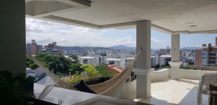 Casa Residencial com 505m² e 4 suítes no bairro Itaguaçu