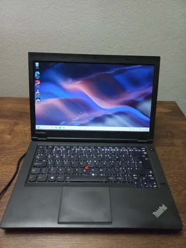 Notebook Lenovo Thinkpad T440p i7 4610M 8GB SSD 240GB Teclado iluminado Bateria nova