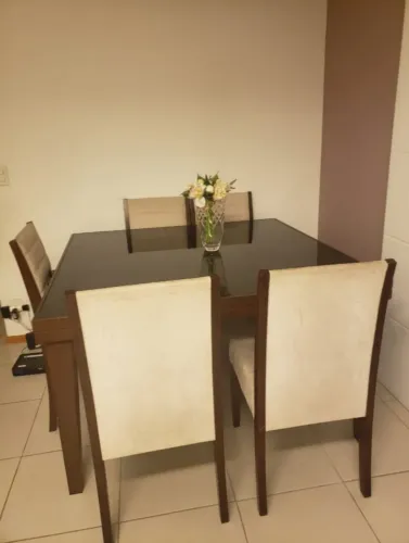 Mesa 1,40x1,40 com 6 cadeiras