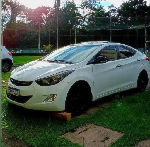 Hyundai Elantra GLS 1.8 16V Aut. 2013