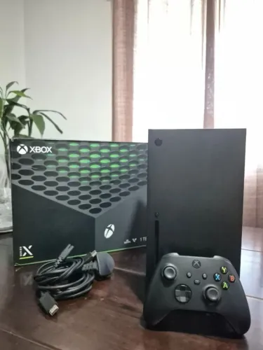Xbox series X - 2 Controles - Pouco Usado