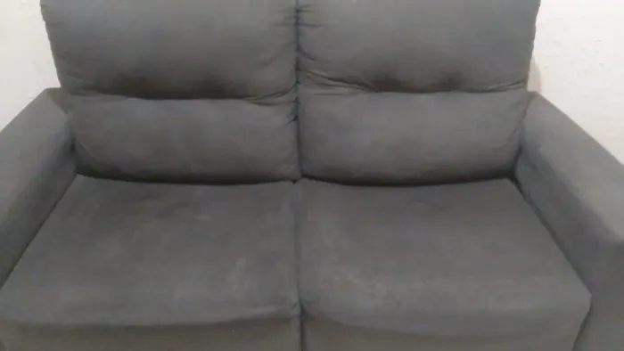 Sofá 2 lugares, recosto removível.