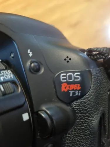 Canon t3i com defeito