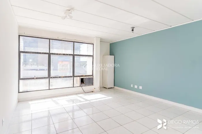Sala/conjunto comercial para locação no bairro Navegantes, com 30m² de área privativa, ide