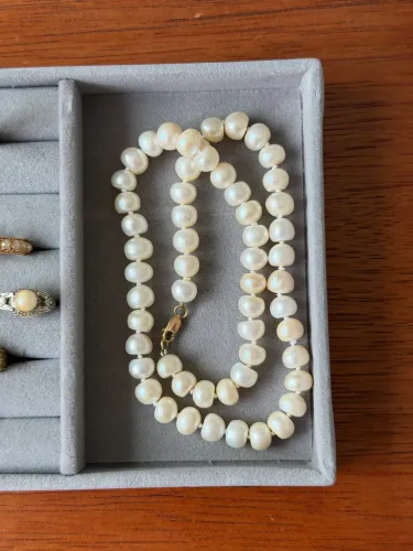 Colar de pérolas de água doce e fecho de ouro 18k