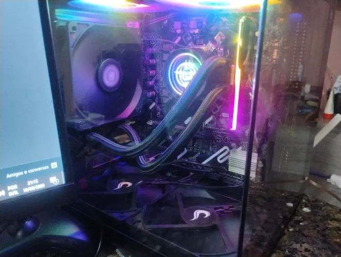A620am-k am5 + gabinete aton com 5 fanssemi nova + Water cooler 120 m