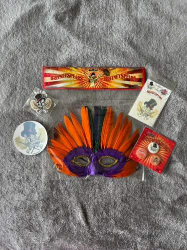 Britney Spears Circus Tour (pack) Pins + Mascara