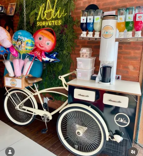 Máquina de sorvete e Estrutura para montar café 