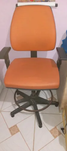 Vendo cadeira caixa alta para balcão ou caixa