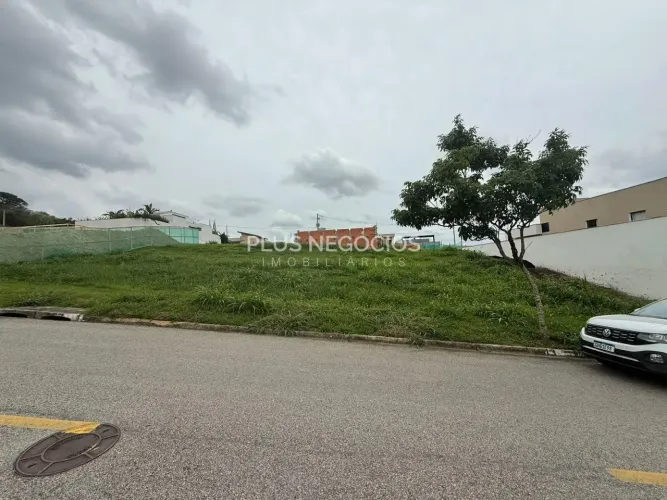 Terreno em condomínio na Avenida São Paulo, localização ótima, Bouganville.
