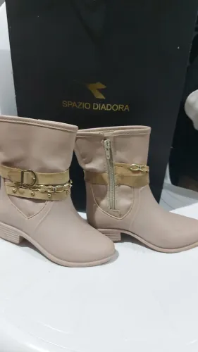 Bota 23/24 menina ótimo para dias chuva