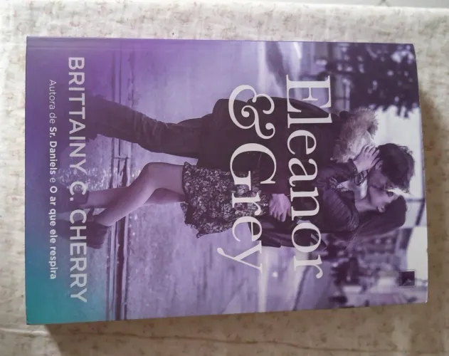 Livro Eleanor e grey