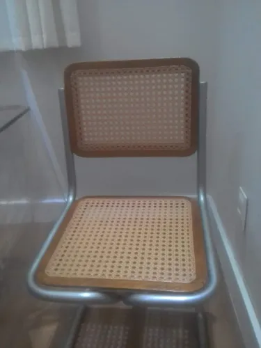 Vendo 2 cadeiras de palhinha  com estrutura de metal