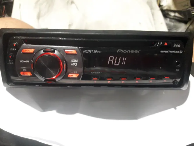 VENDO CD PIONEER DEH-2050MP COM  BUETFF. PELA ENTRADA AUXILIAR SO PARA PASSAR MUSICA 