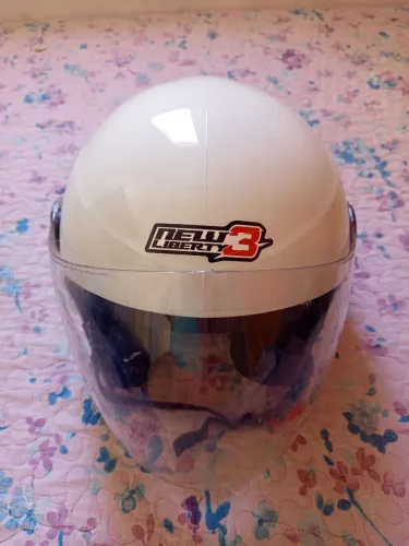 Capacete aberto