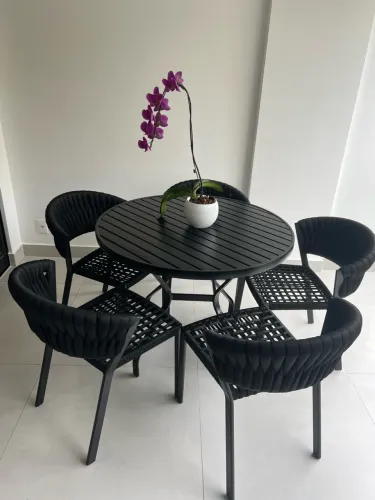 Mesa com 05 cadeiras para área externa/varanda