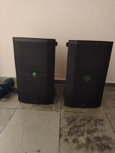 Caixa de som ativa Mackie thump 212