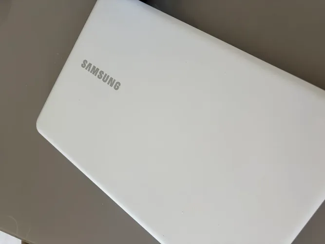 Notebook Samsung Essentials E20 - BRANCO