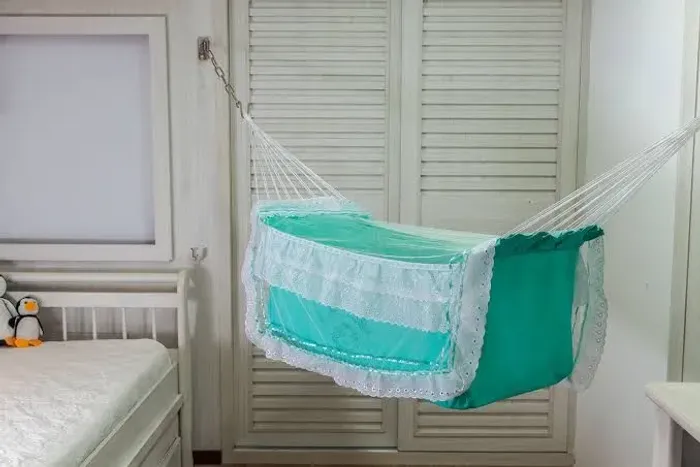 Vendo rede berço na cor verde para bebe acompanha colchão