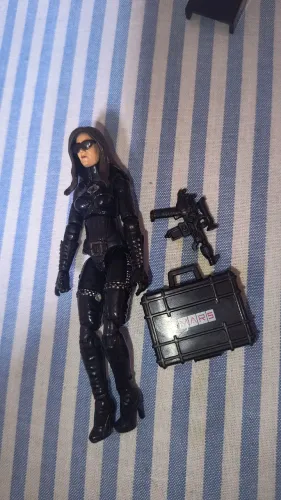 Brinquedo antigo boneca Baronesa Comandos em ação