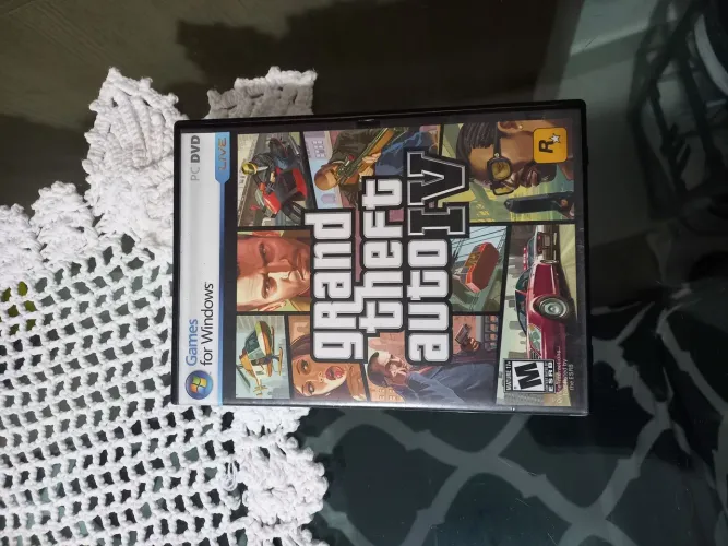 CD GTA IV Original para PC com os manuais na caixa