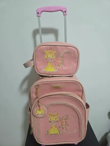 Vendo mala infantil pequena com necessaire