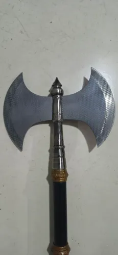 Machado medieval de colecionador 