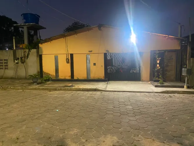 VENDO UMA CASA (GRANDE) 180.000,00