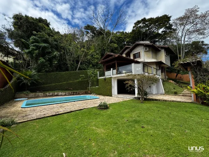 Casa ampla com 4 suítes no Centro de Florianópolis