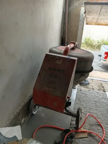Vende -se uma betoneira