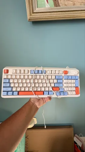Teclado branco com telas coloridas novo