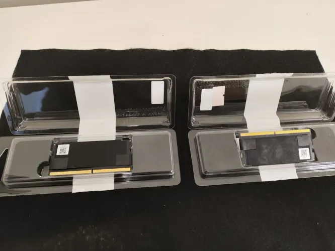 8 GB Memória RAM DDR5 4800 MHz (módulos SO-DIMM).