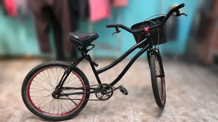 Bicicleta Seminova Preta com Cesto
