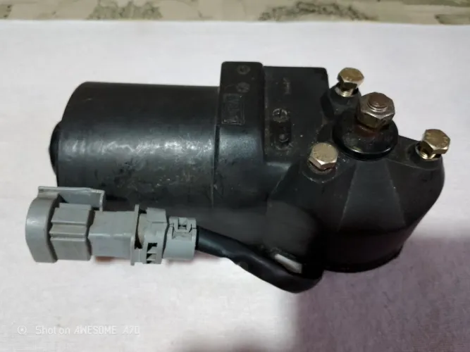Motor limpador parabrisa dianteiro Clio sedan 2001/02/03.