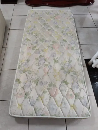 Vendo este coxão seminovo pra solteiro