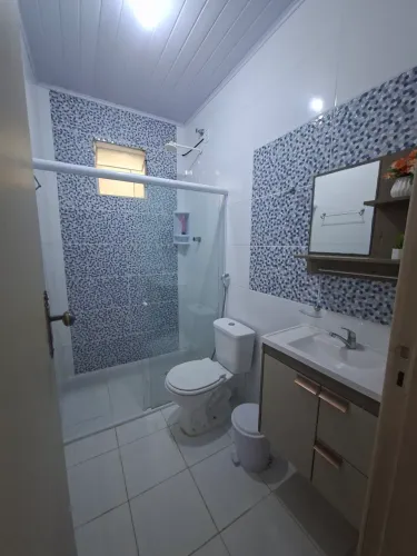 Alugo quarto para moças