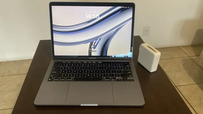 MacBook Pro 2020 M1 256GB SSD / 8GB RAM - Excelente Estado