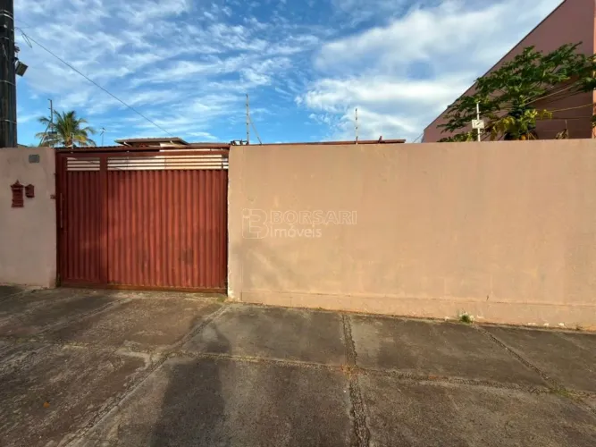 Venda de Casas / Comercial na cidade de Araraquara