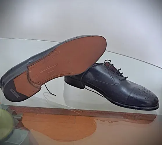 Sapato Salvatore Ferragamo numero 8.8 (corresponde a 39/40) novo sem uso preto!