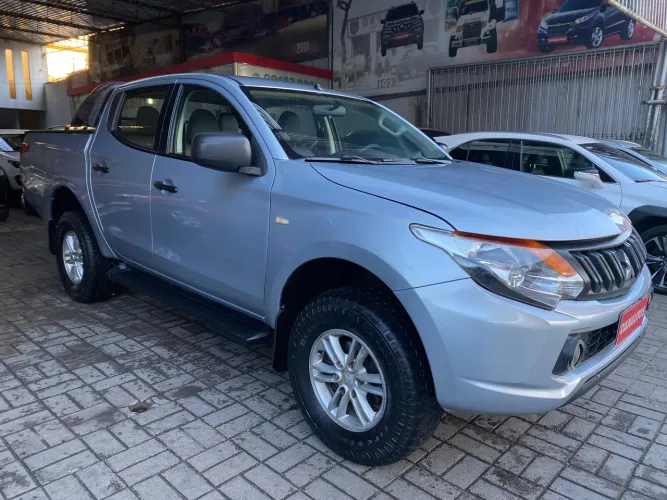Mitsubishi L200 Triton Sport GLX 2.4 CD Diesel Mec. 2018