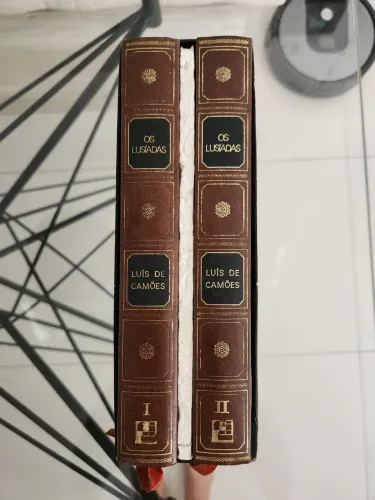 Os Lusíadas - Luís de Camões (edição Antônio José Saraiva)