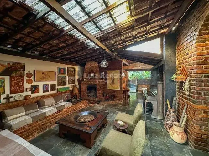 Casa à venda no bairro Santa Lúcia