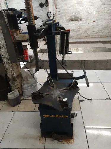 Desmontadora de pneus (máquina de desmontar pneus)
