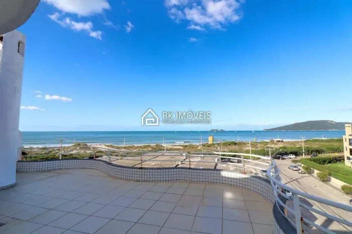 Cobertura exclusiva com vista definitiva para o mar, na região mais valorizada da Praia do
